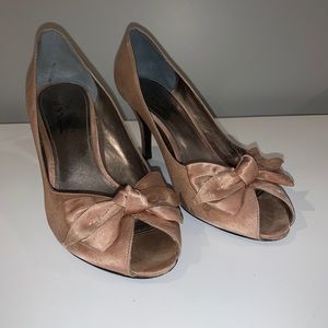 The Touch of Nina Open toe pump